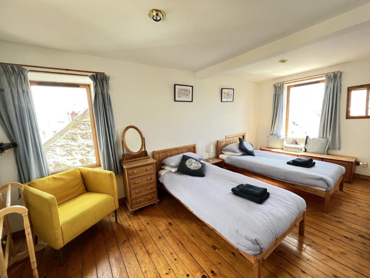 Tall Ship - Three-bedroom Coastal House With Sea Views Holiday home